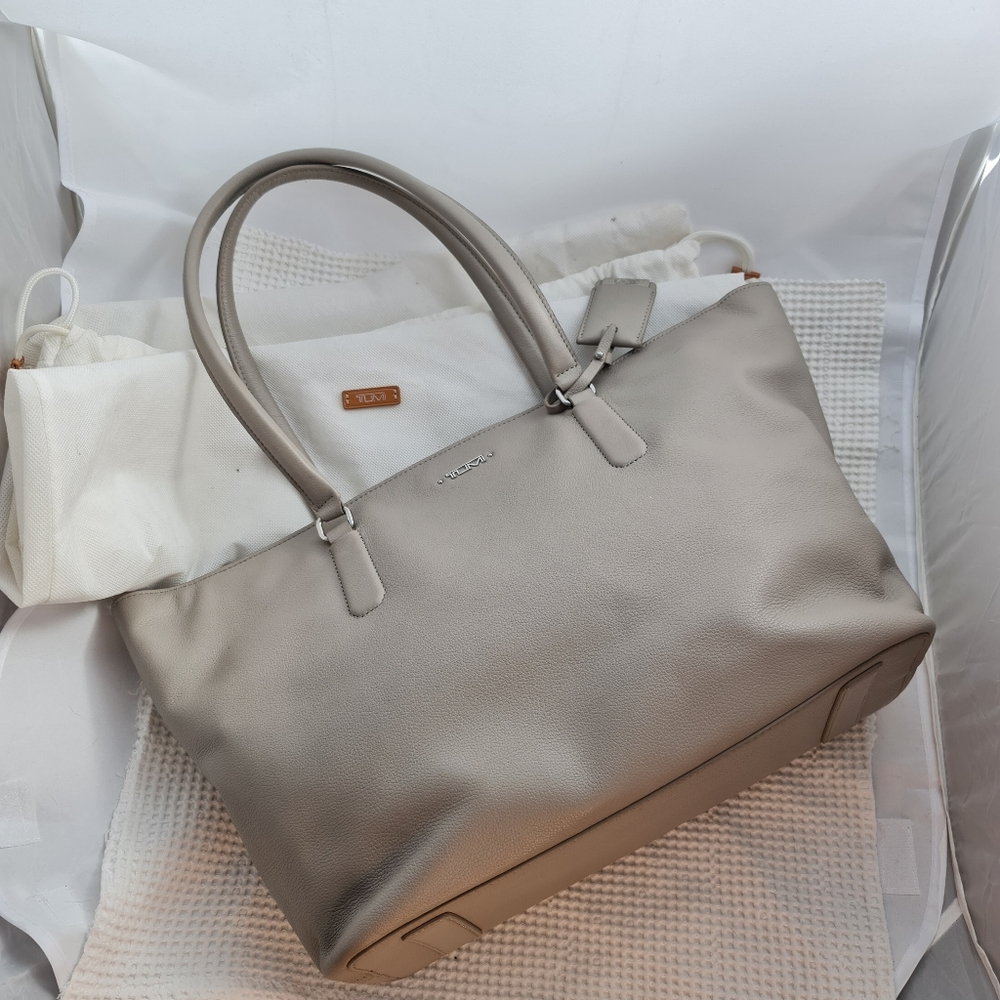 Tumi leather 'Carolina Voyageur' laptop tote and travel bag - Picture 2 of 10